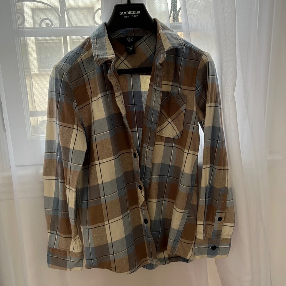Boys flannel Volcom shirt. Size 10. Barely worn. Soft flannel